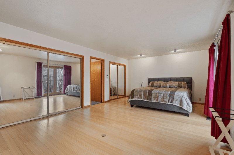 Holladay House: 6532 Heughs Canyon Way