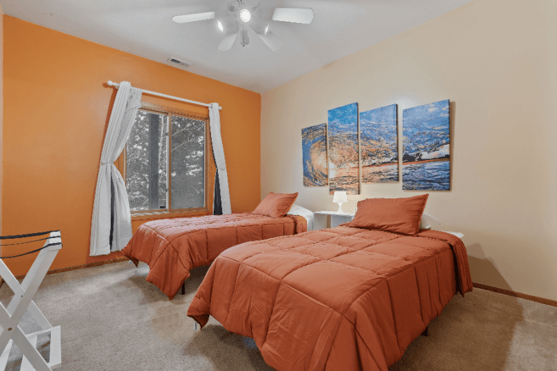 Holladay House: 6532 Heughs Canyon Way