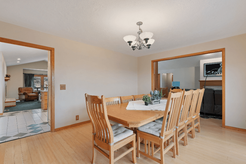 Holladay House: 6532 Heughs Canyon Way