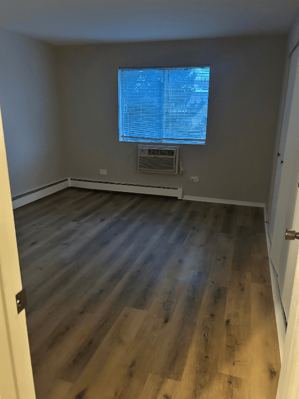 Arlington Heights Apartment: 2326 W Nichols Rd
