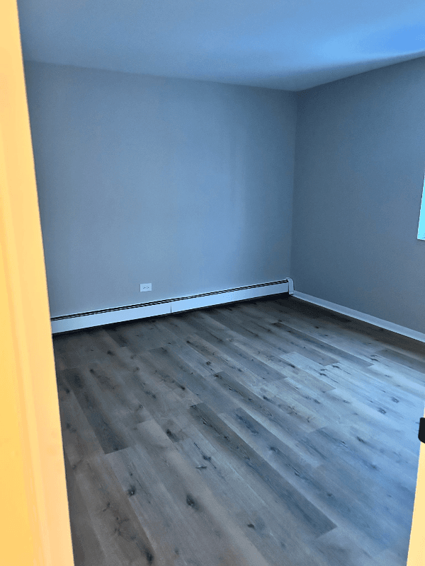 Arlington Heights Apartment: 2326 W Nichols Rd