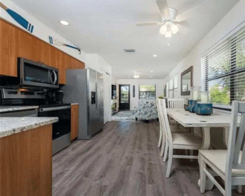 Englewood Condo: 5041 N Beach Avenue