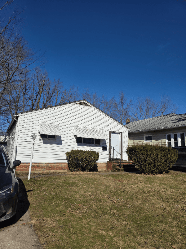 Cleveland House: 16805 Lipton Ave
