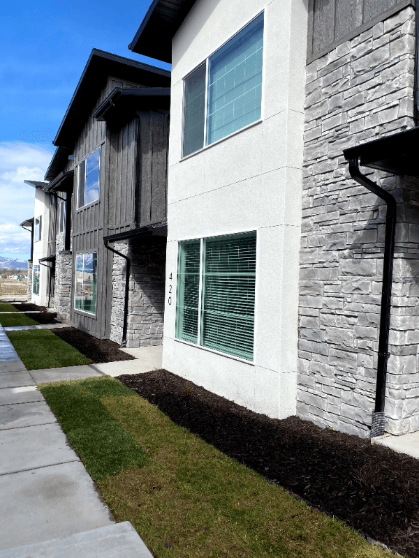 Providence Townhome: 420 West 40 South
