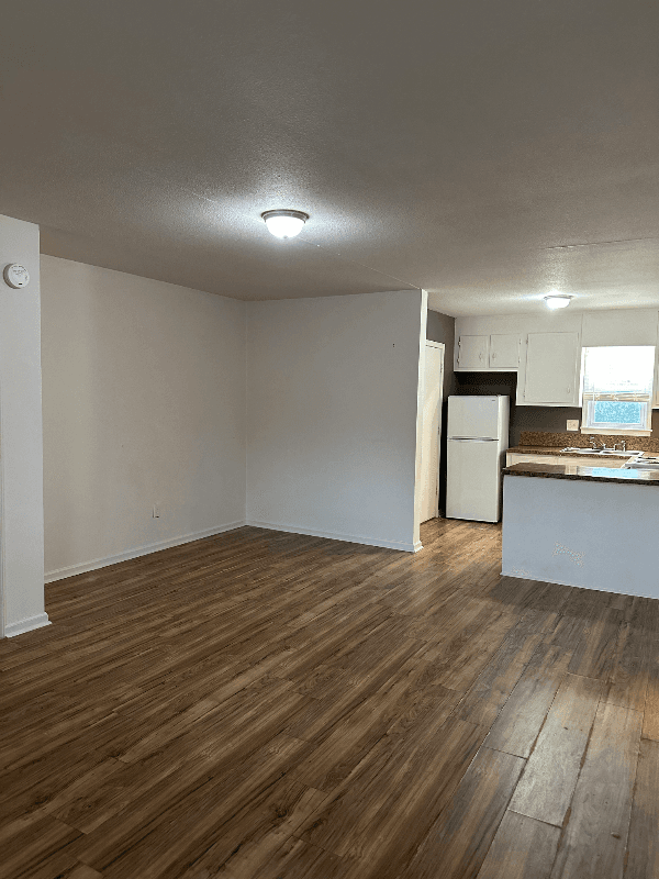 Lenoir Apartment: 1923 Norwood St.