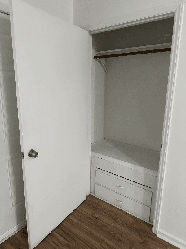 Lenoir Apartment: 1923 Norwood St.