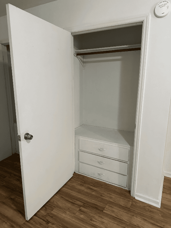 Lenoir Apartment: 1923 Norwood St.