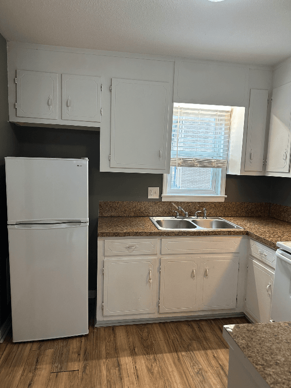 Lenoir Apartment: 1923 Norwood St.