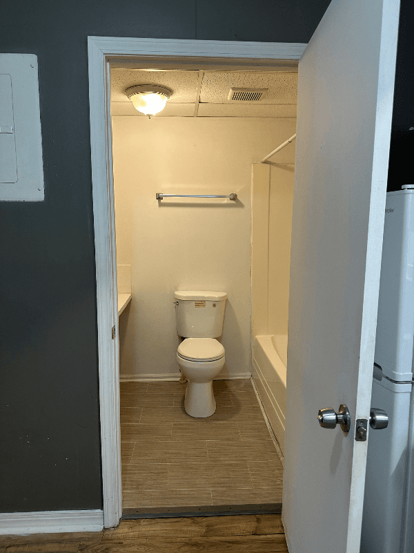 Lenoir Apartment: 1923 Norwood St.