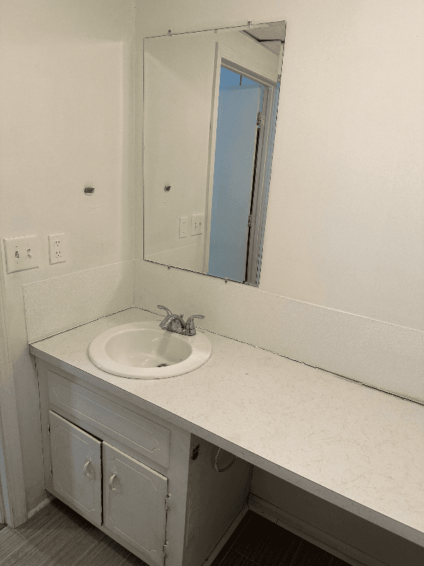 Lenoir Apartment: 1923 Norwood St.