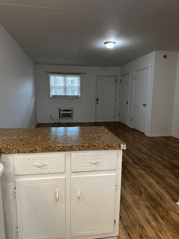 Lenoir Apartment: 1923 Norwood St.