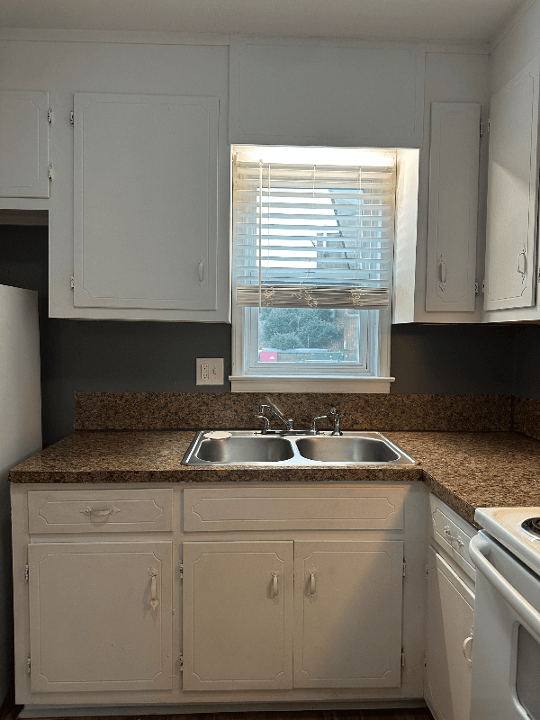 Lenoir Apartment: 1923 Norwood St.