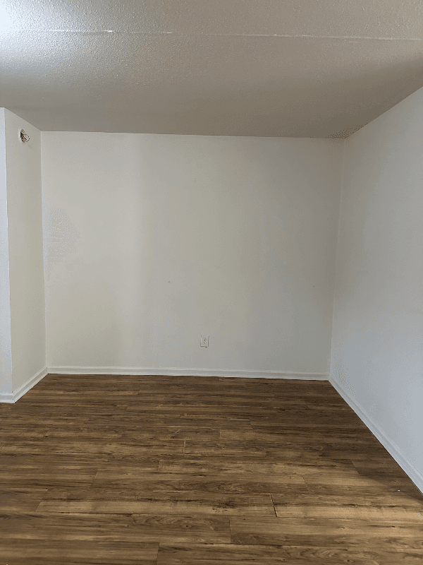 Lenoir Apartment: 1923 Norwood St.