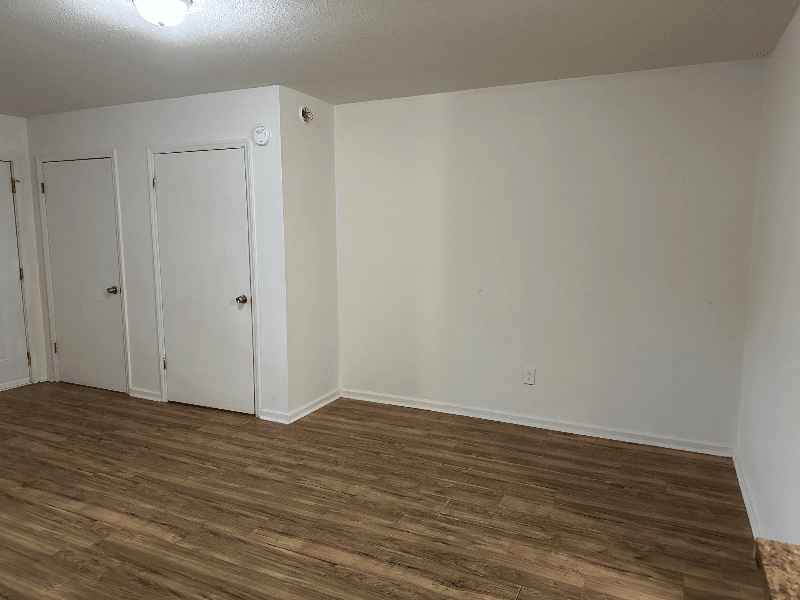 Lenoir Apartment: 1923 Norwood St.