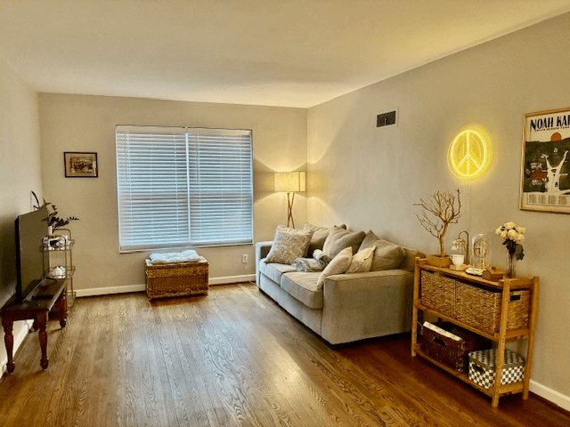 Saint Louis Apartment: 6219 Nagel Avenue