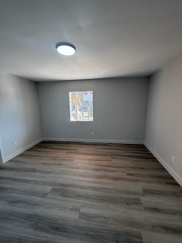 Los Angeles Apartment: 1443 w 105th St