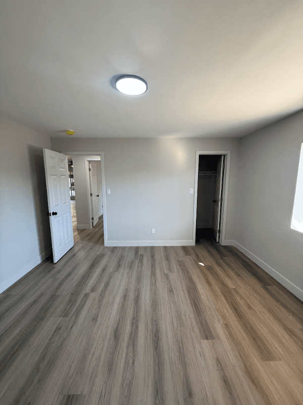 Los Angeles Apartment: 1443 w 105th St