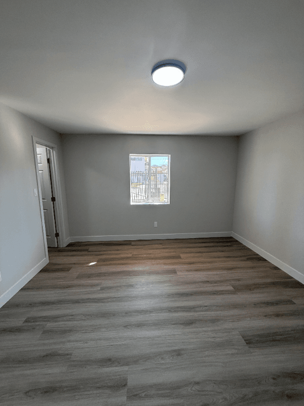 Los Angeles Apartment: 1443 w 105th St