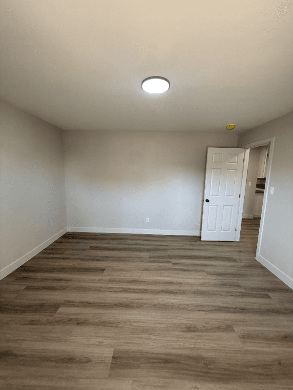 Los Angeles Apartment: 1443 w 105th St