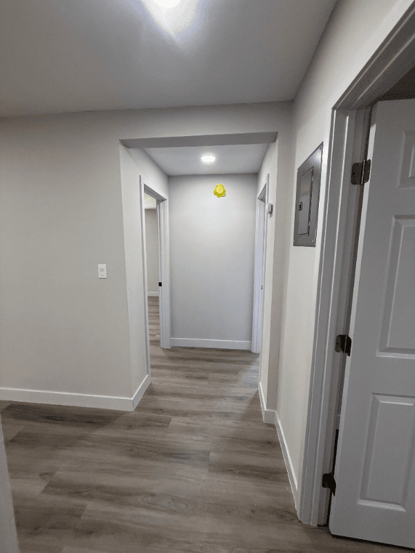Los Angeles Apartment: 1443 w 105th St