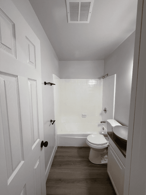 Los Angeles Apartment: 1443 w 105th St