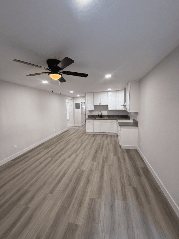 Los Angeles Apartment: 1443 w 105th St