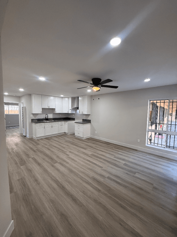 Los Angeles Apartment: 1443 w 105th St