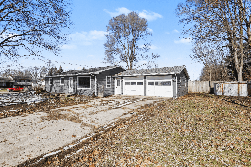 Galesburg House: 10203 Shadowlane