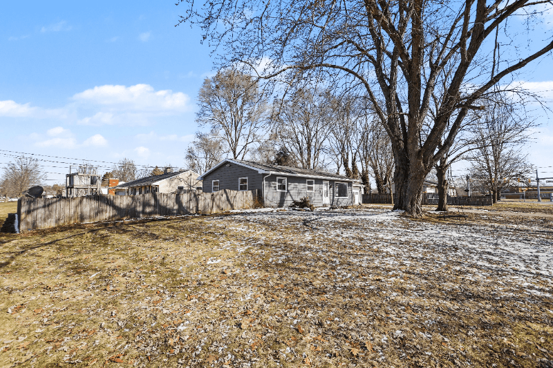 Galesburg House: 10203 Shadowlane