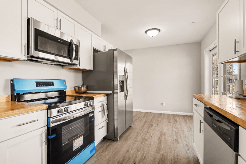 Galesburg House: 10203 Shadowlane