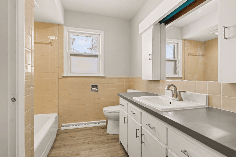 Galesburg House: 10203 Shadowlane
