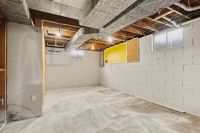 Galesburg House: 10203 Shadowlane