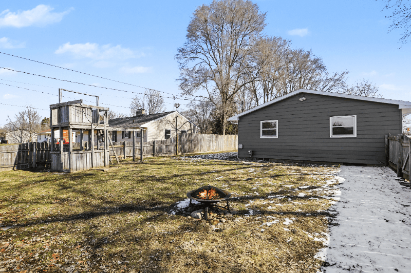 Galesburg House: 10203 Shadowlane