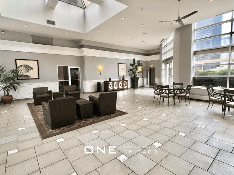 Chicago Apartment: 525 N State