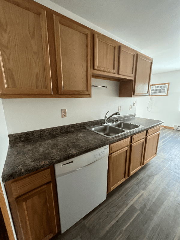 GRAND FORKS Apartment: 2627 s 17th St
