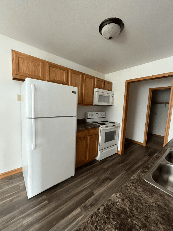GRAND FORKS Apartment: 2627 s 17th St