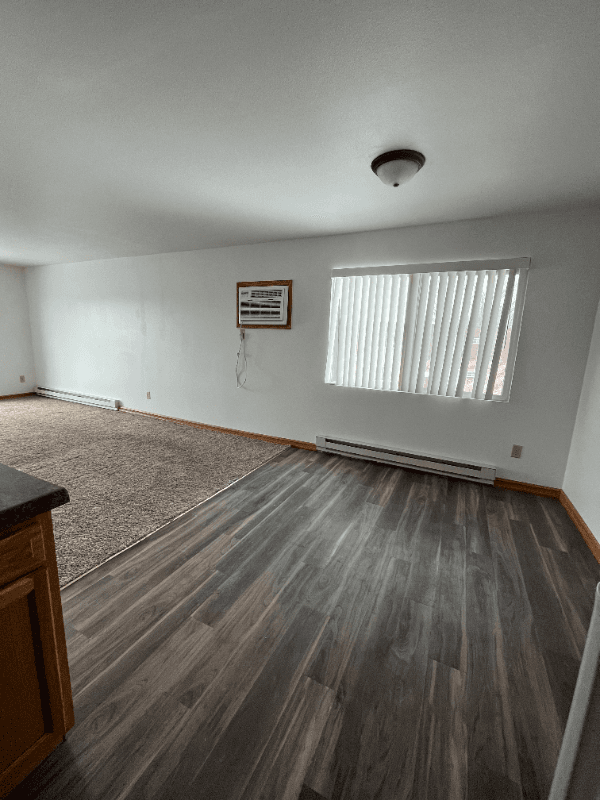 GRAND FORKS Apartment: 2627 s 17th St