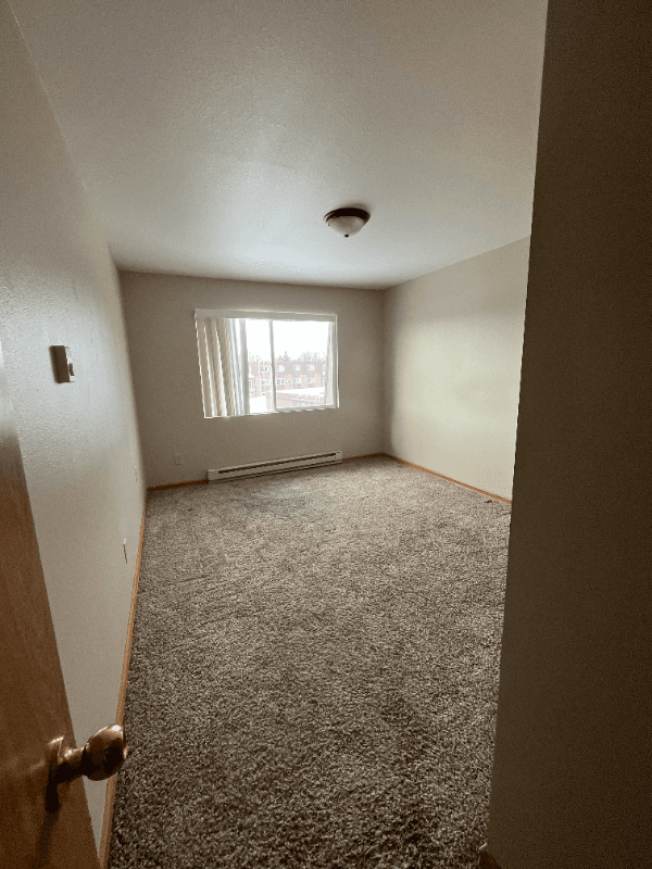 GRAND FORKS Apartment: 2627 s 17th St