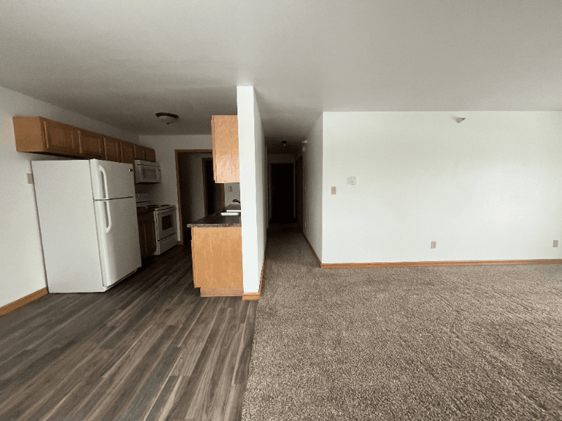 GRAND FORKS Apartment: 2627 s 17th St