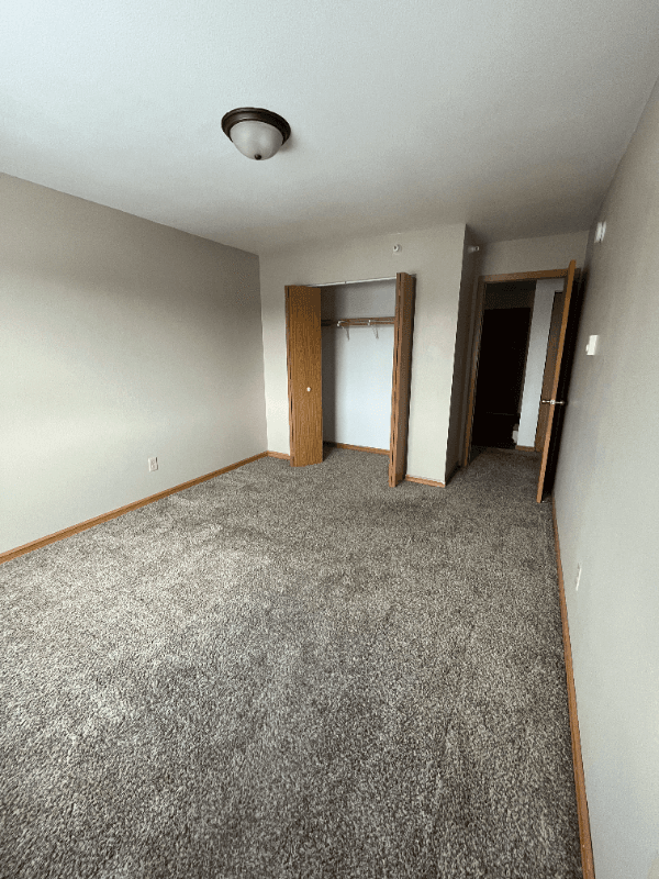 GRAND FORKS Apartment: 2627 s 17th St