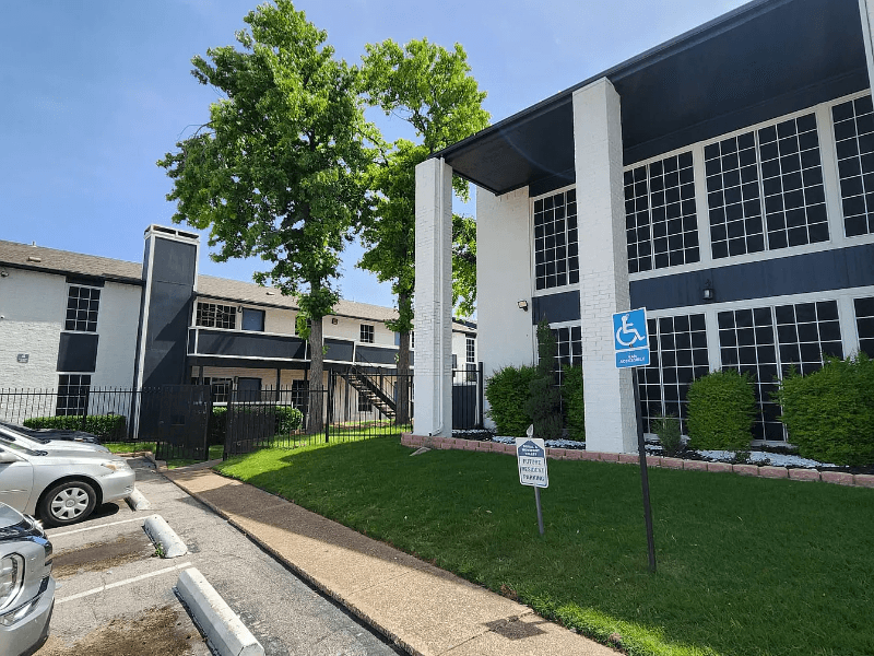 Dallas Apartment: 13740 Montfort Dr