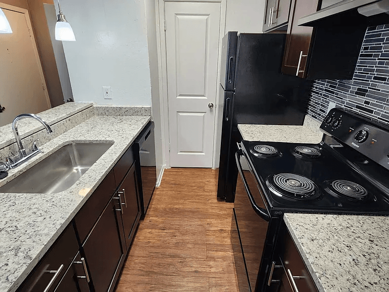 Dallas Apartment: 13740 Montfort Dr
