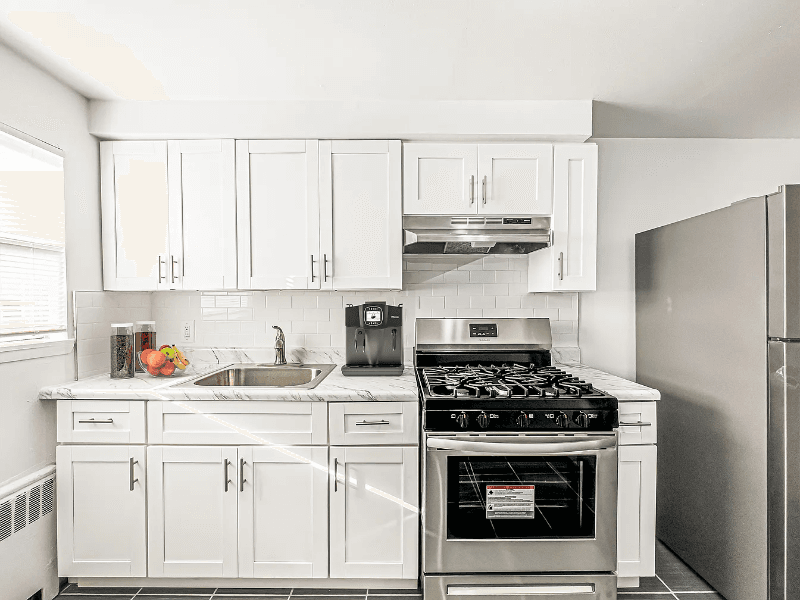 Oaklyn Apartment: 2 W Oakland Ave