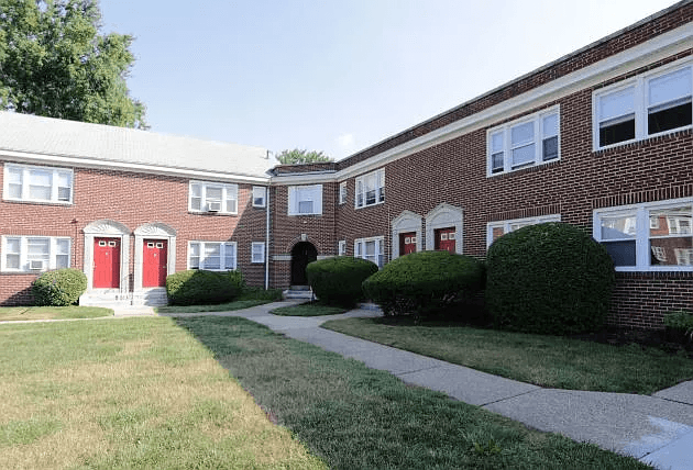 Oaklyn Apartment: 2 W Oakland Ave