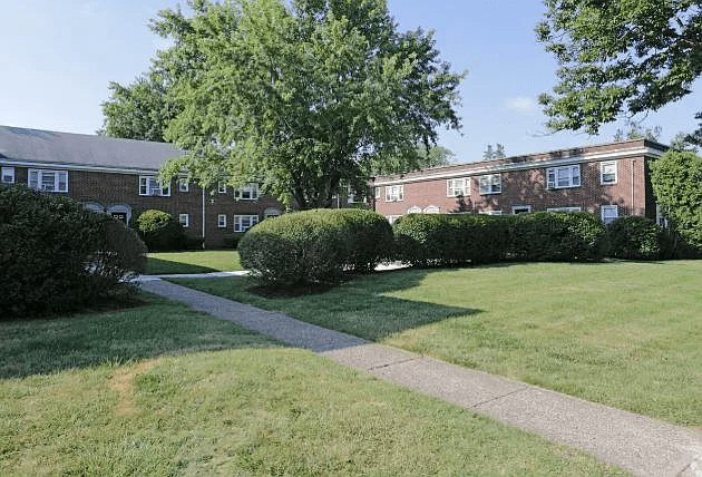 Oaklyn Apartment: 2 W Oakland Ave