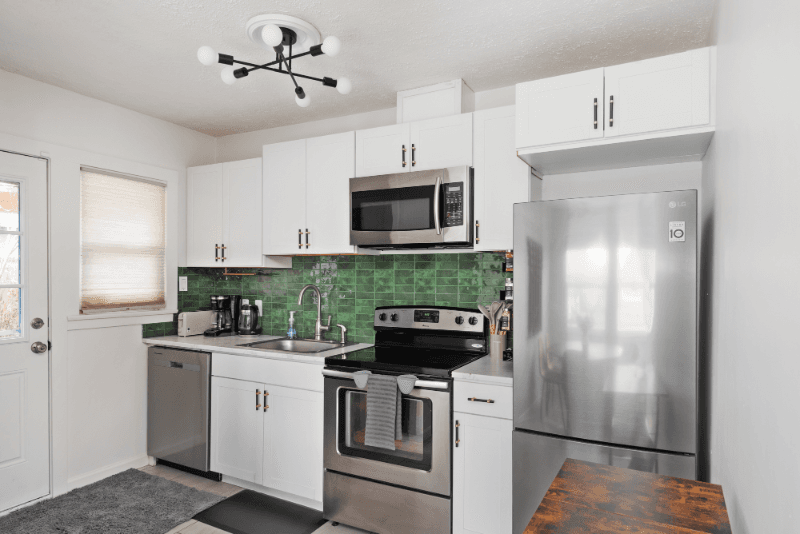 Vancouver House: 2402 Fairmont Ave