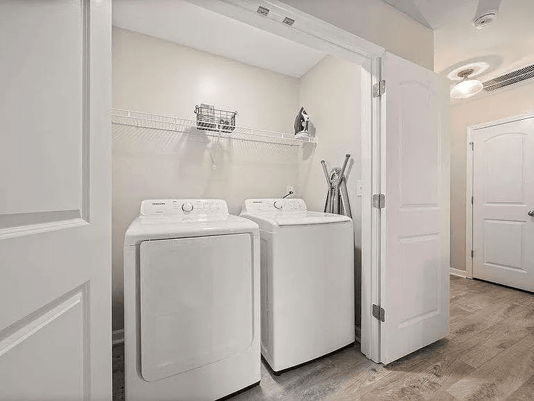 Atlanta House: 5618 Laurel Ridge Dr