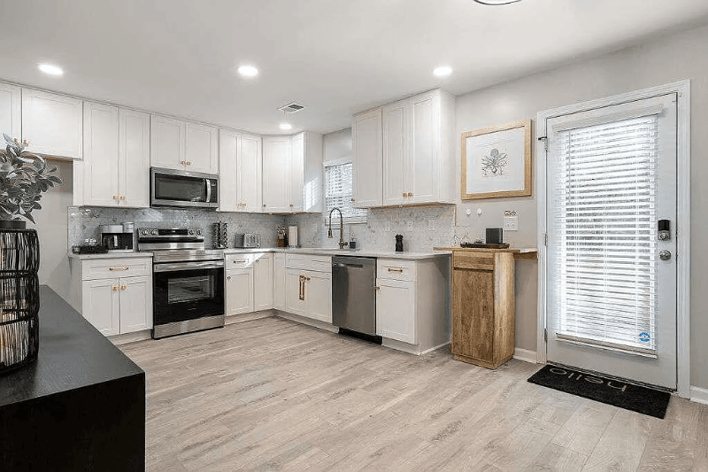 Atlanta House: 5618 Laurel Ridge Dr