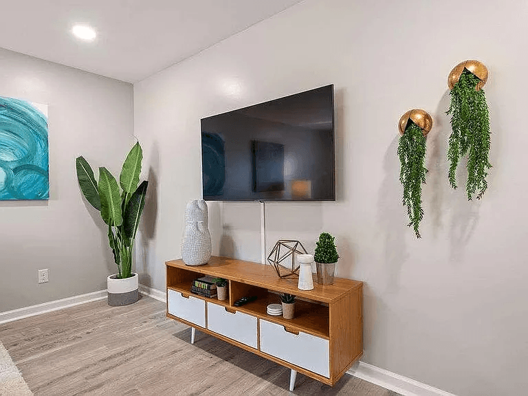 Atlanta House: 5618 Laurel Ridge Dr