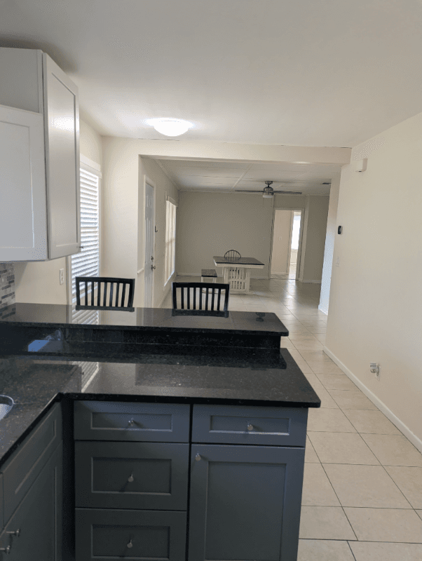 Lake Park House: 305 3rd st